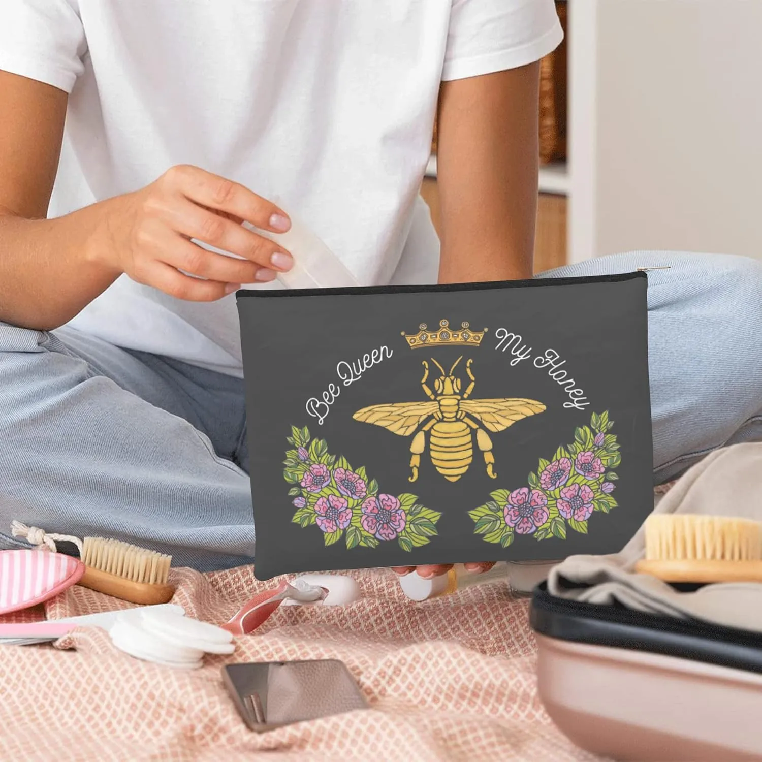 Small Makeup Bag Bee Crown Flowers Cosmetic Bag for Women Portable Purse Travel Toiletry Bag Accessories Organizer Zipper Pouch